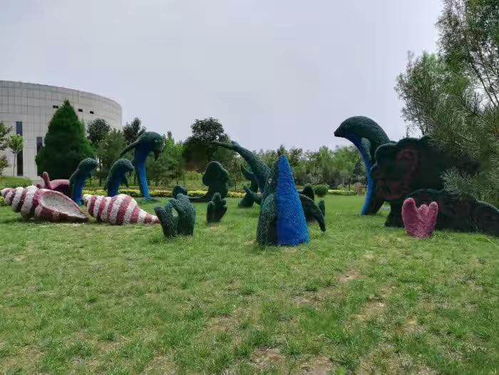 節(jié)慶綠雕 園林景觀中的藝術(shù)與自然融合